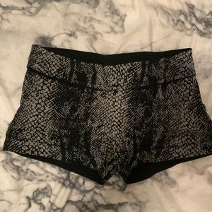 Hard tail yoga short